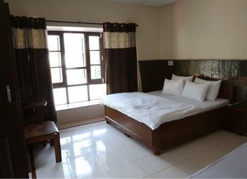Goroomgo Hotel The Sojourn, Adharshila & Gulmohar Cottages Dharamsala Esterno foto